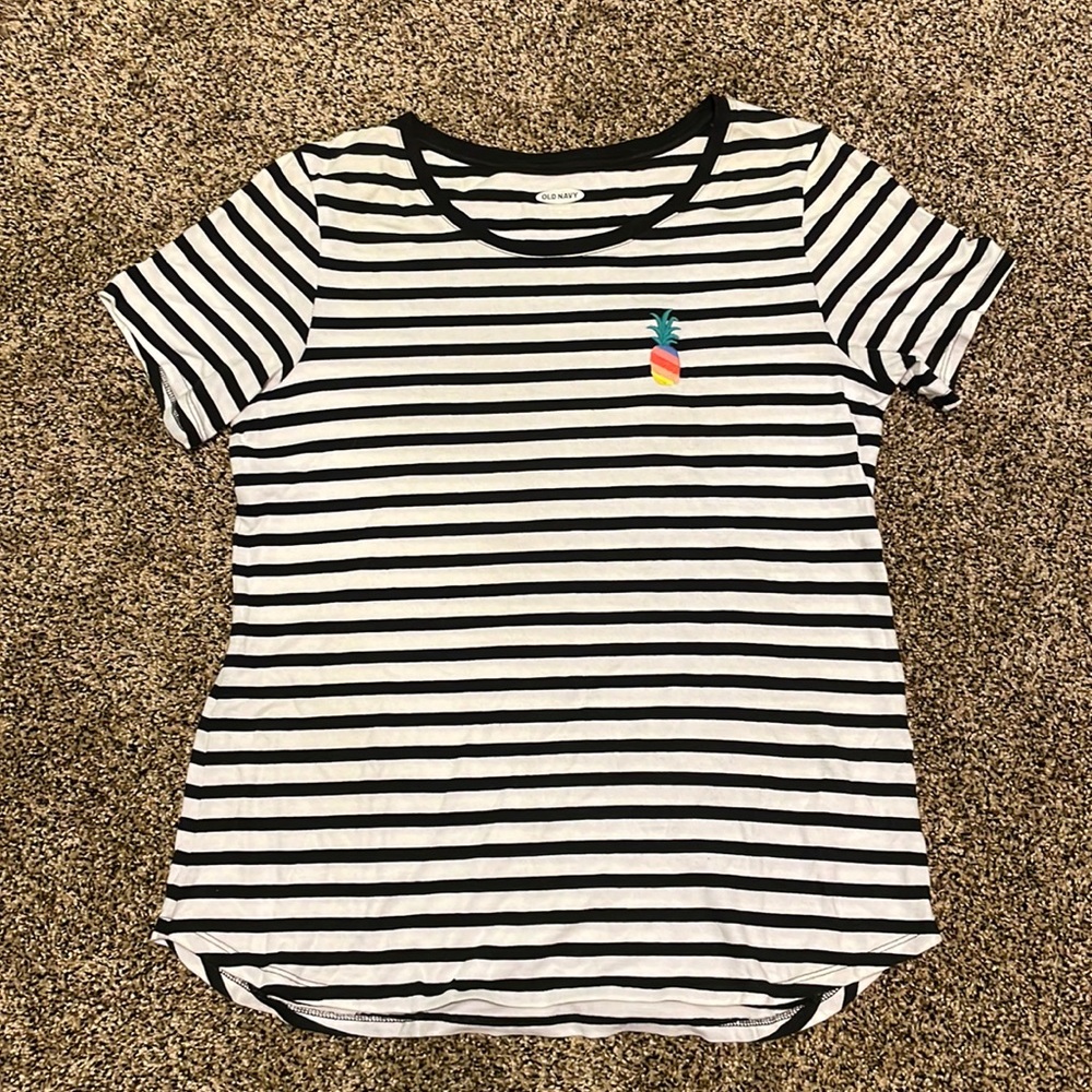 Old Navy, women’s short sleeve graphic tee, size small